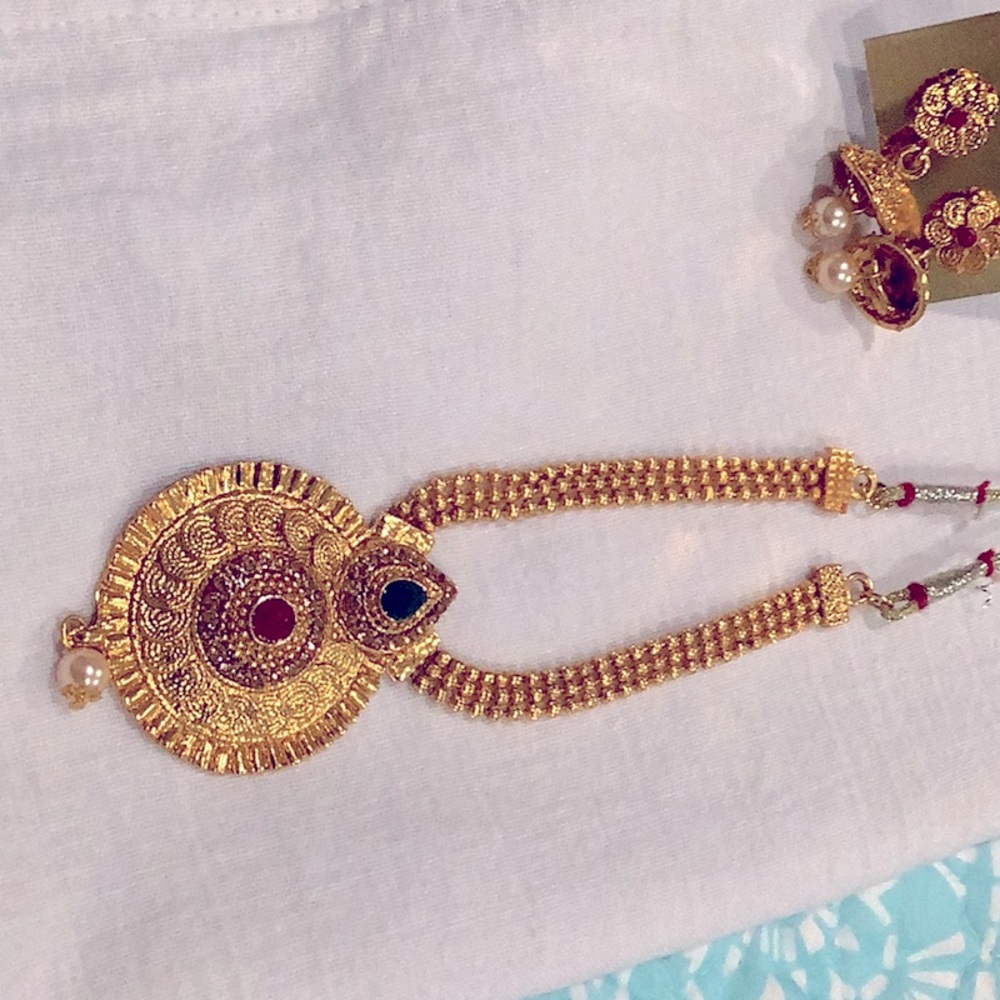 Indian jewelry/necklace set